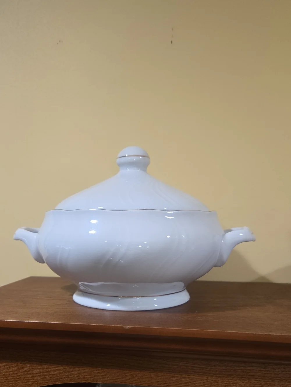 Elegant White Porcelain Soup Tureen with Lid and Side Handles